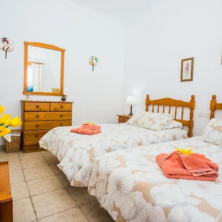 Beautiful 2 Bed With Large Pool Casa Manana 普拉亚布兰卡