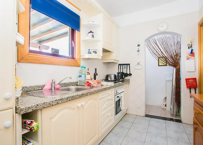 Beautiful 2 Bed With Large Pool Casa Manana * 普拉亚布兰卡