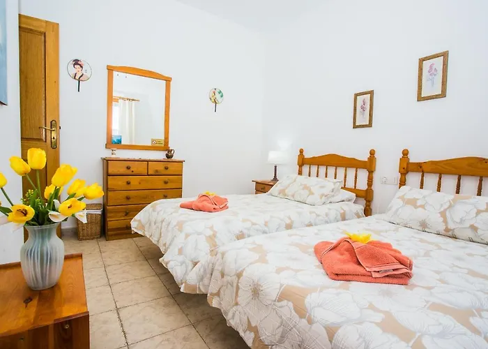 Beautiful 2 Bed With Large Pool Casa Manana 普拉亚布兰卡