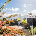 מלון Beautiful 2 Bed With Large Pool Casa Manana