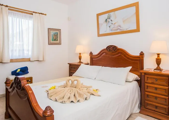 Beautiful 2 Bed With Large Pool Casa Manana