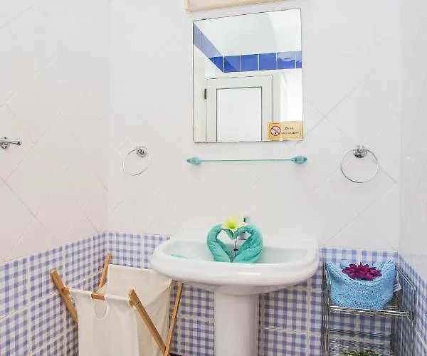 Beautiful 2 Bed With Large Pool Casa Manana * Playa Blanca (Lanzarote)