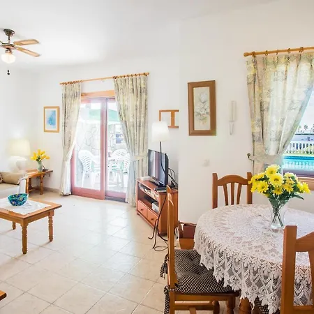 Отель Beautiful 2 Bed With Large Pool Casa Manana