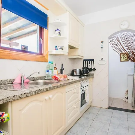 Beautiful 2 Bed With Large Pool Casa Manana * Playa Blanca (Lanzarote)