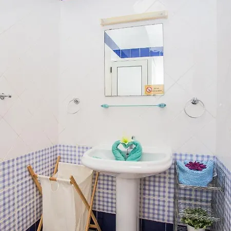 Beautiful 2 Bed With Large Pool Casa Manana * Playa Blanca (Lanzarote)