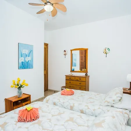 Beautiful 2 Bed With Large Pool Casa Manana *