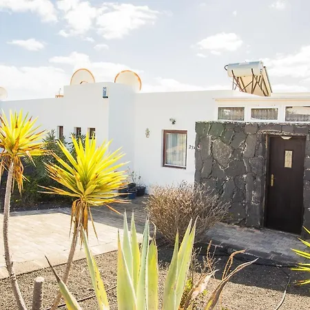 Villa Beautiful 2 Bed With Large Pool Casa Manana Playa Blanca (Lanzarote)