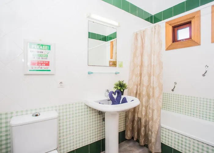 Beautiful 2 Bed With Large Pool Casa Manana